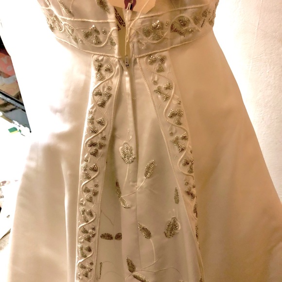 Silver leaf White Wedding/ Ball Gown wTrain - Picture 4 of 6